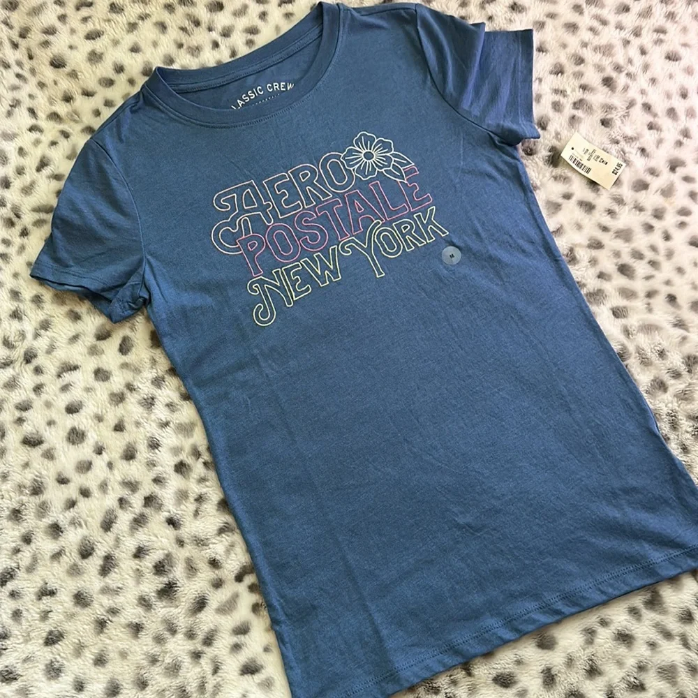 I am selling a bread new Aéropostale t-shirt that is a size M and is blue. - Picture 2 of 2